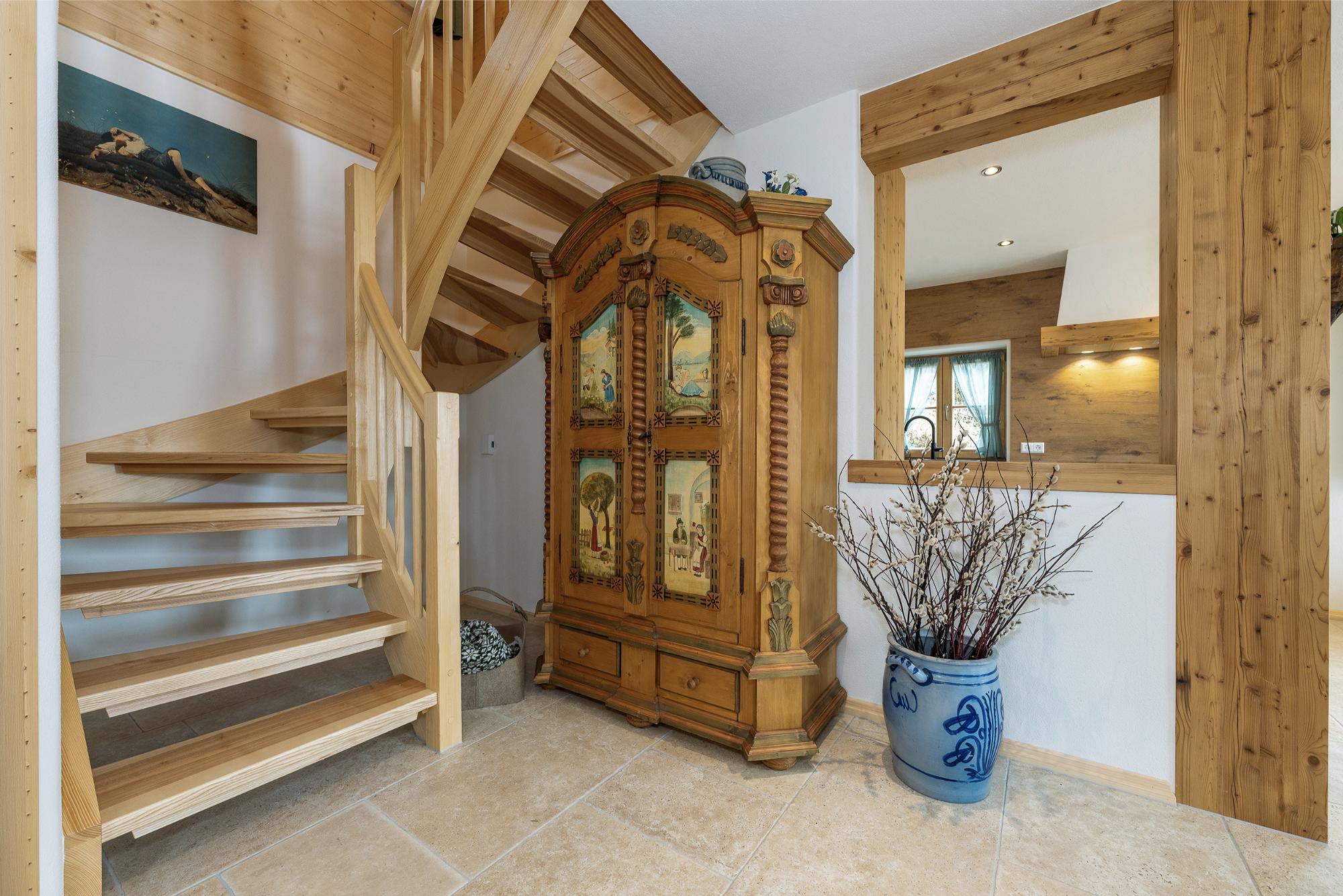 Treppe ins Obergeschoss